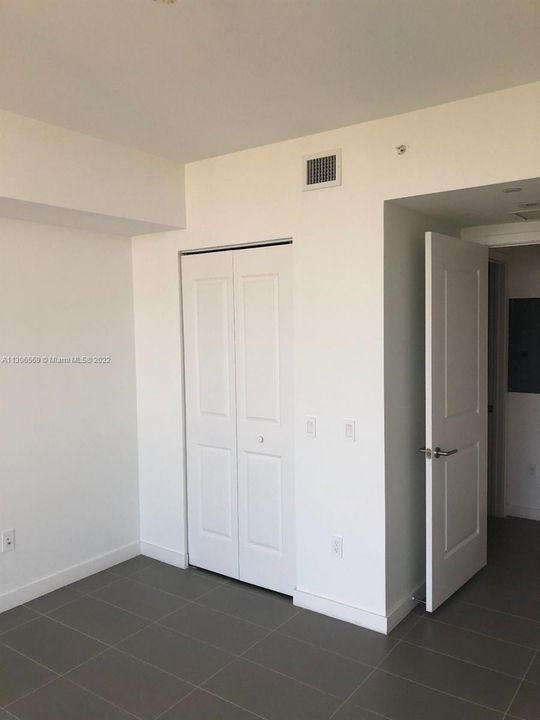 Recently Sold: $410,000 (1 beds, 1 baths, 752 Square Feet)