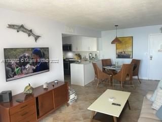Recently Sold: $550,000 (1 beds, 1 baths, 574 Square Feet)