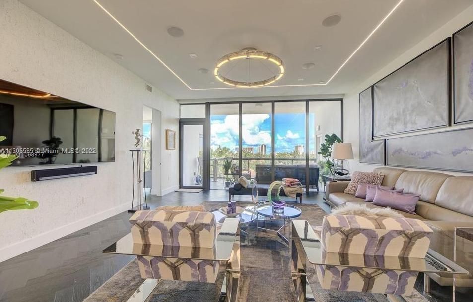 Recently Sold: $1,994,400 (3 beds, 3 baths, 2590 Square Feet)
