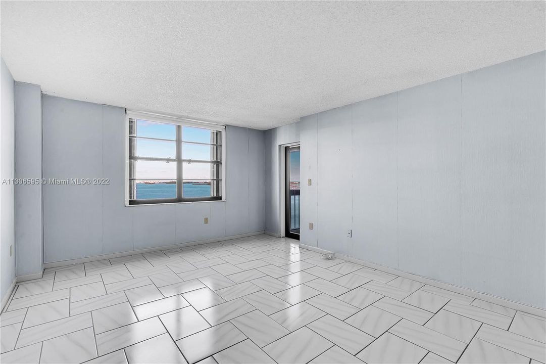 Recently Sold: $798,000 (2 beds, 2 baths, 1460 Square Feet)