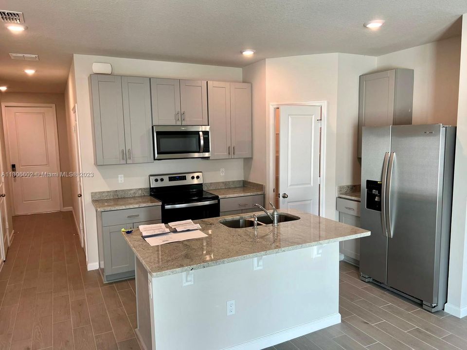 Recientemente alquilado: $2,850 (3 camas, 2 baños, 1485 Pies cuadrados)