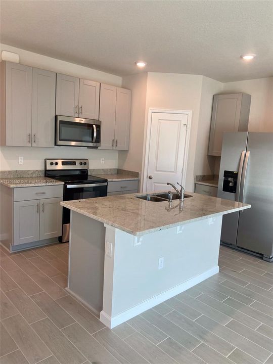 Recientemente alquilado: $2,850 (3 camas, 2 baños, 1485 Pies cuadrados)