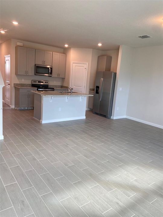 Recientemente alquilado: $2,850 (3 camas, 2 baños, 1485 Pies cuadrados)