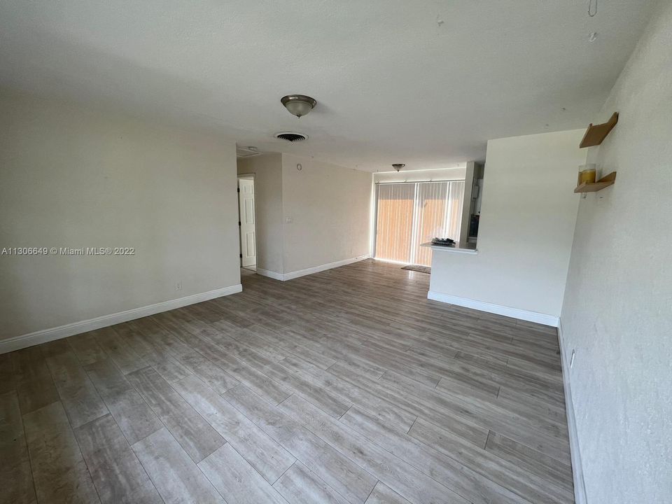 最近租的: $2,399 (3 贝兹, 1 浴室, 1042 平方英尺)