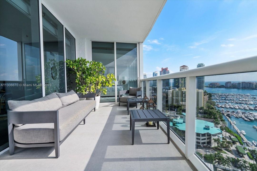 For Sale: $2,799,000 (2 beds, 2 baths, 1425 Square Feet)