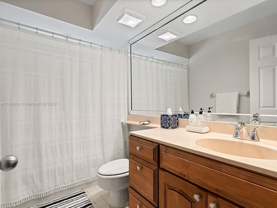 最近售出: $775,000 (2 贝兹, 2 浴室, 1633 平方英尺)