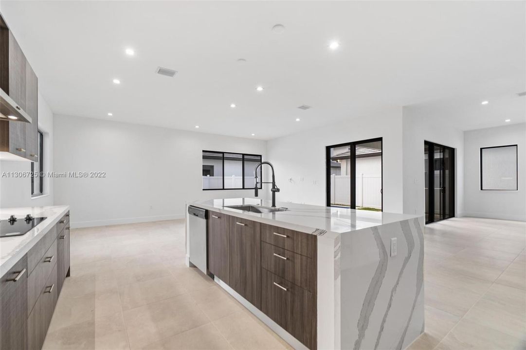 Recently Sold: $1,690,000 (4 beds, 3 baths, 3330 Square Feet)