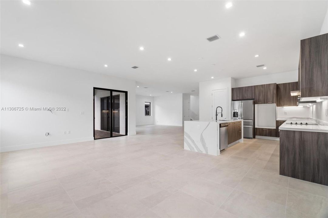 Recently Sold: $1,690,000 (4 beds, 3 baths, 3330 Square Feet)