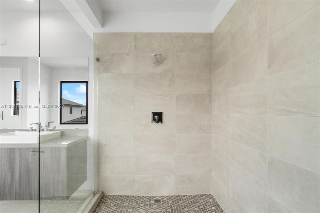 最近售出: $1,690,000 (4 贝兹, 3 浴室, 3330 平方英尺)