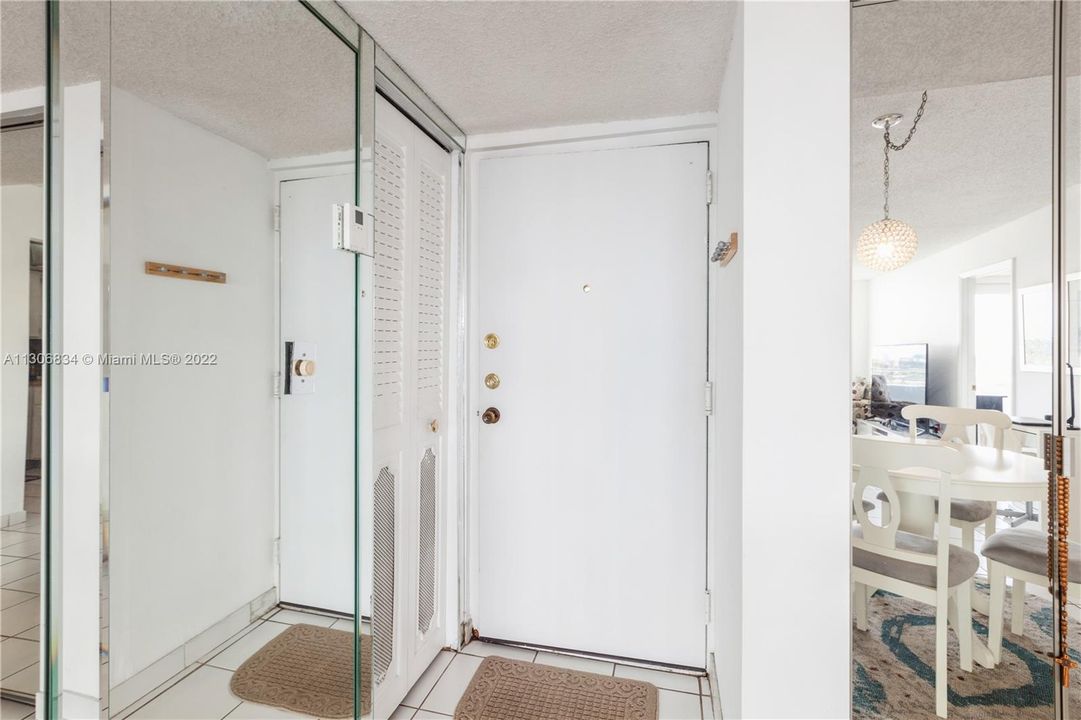 Recently Sold: $349,000 (2 beds, 2 baths, 1086 Square Feet)