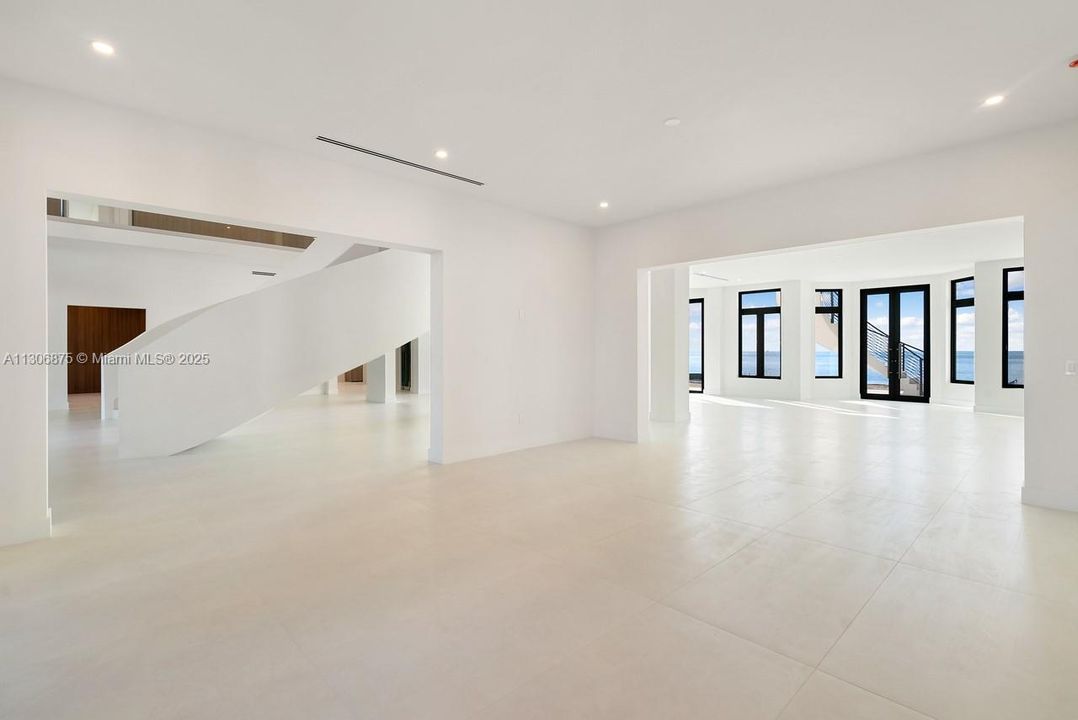 Main Residence Oceanfront Living