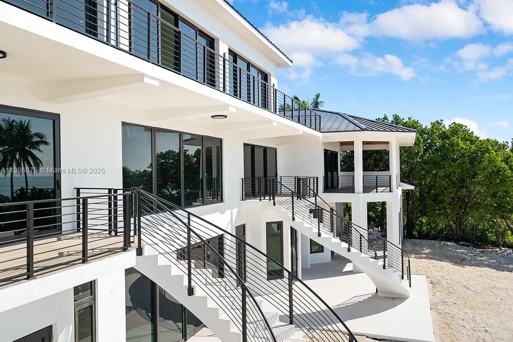 Mirrored Staircases from 2nd Floor to Pool Area