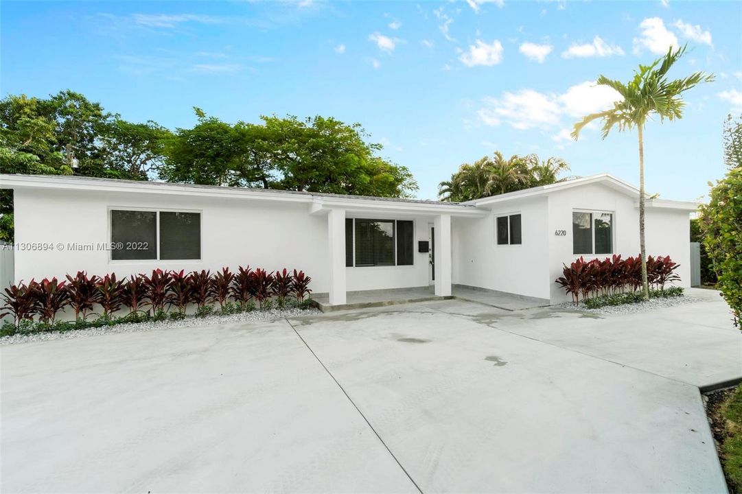 Recently Sold: $995,000 (4 beds, 3 baths, 1927 Square Feet)