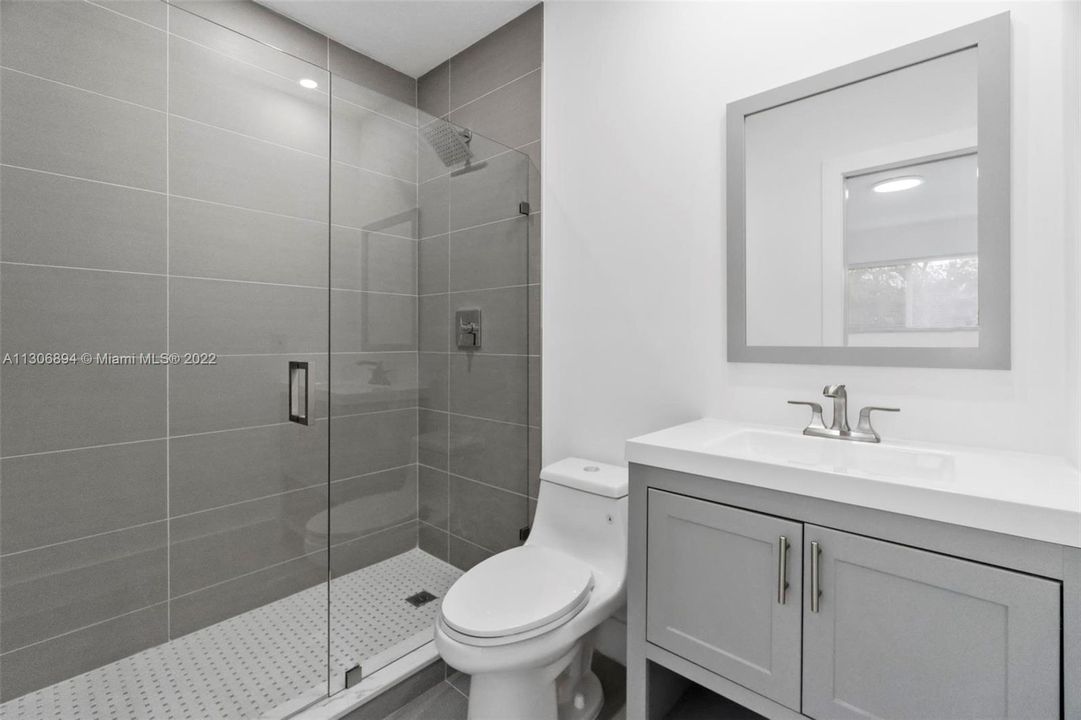 最近售出: $995,000 (4 贝兹, 3 浴室, 1927 平方英尺)