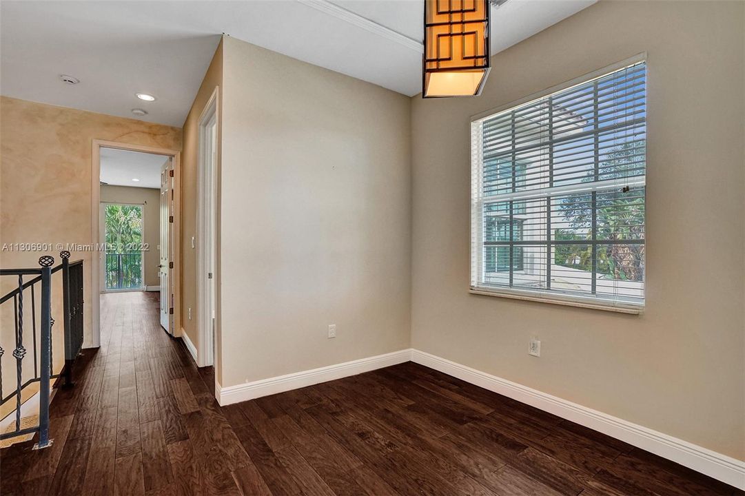 2nd floor hallway to split bedroom plan