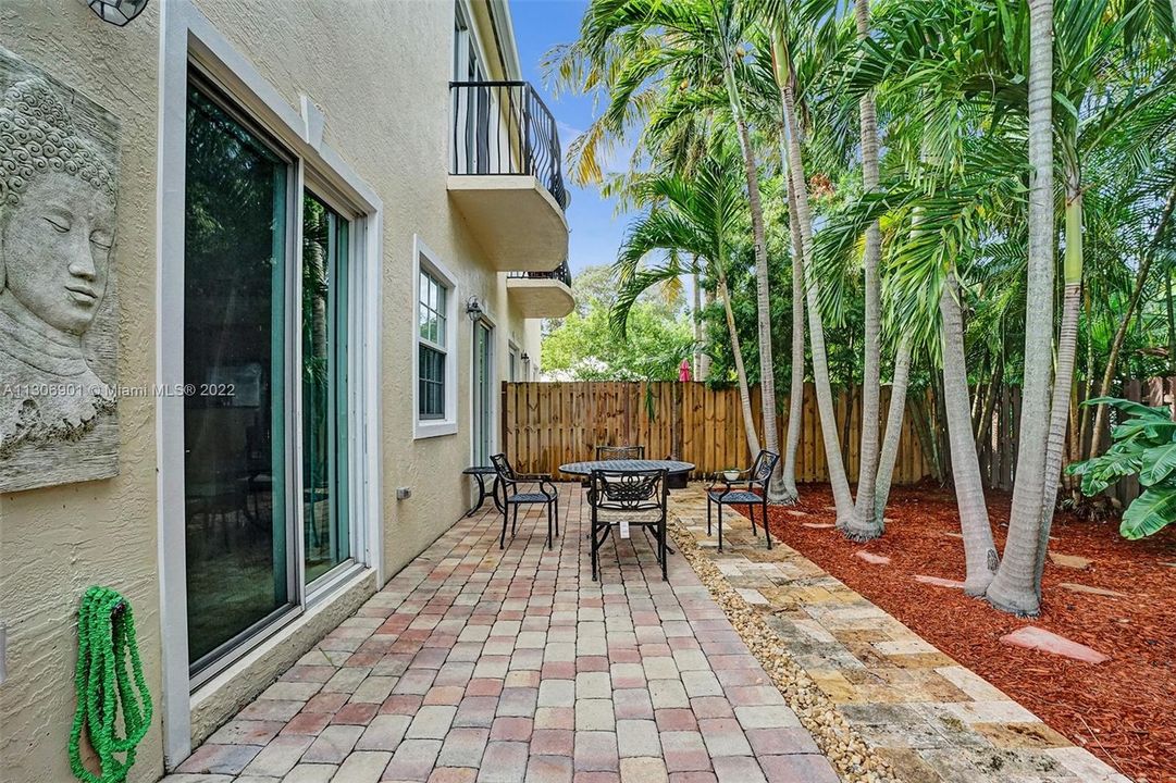 fenced in yard off of living room and kitchen