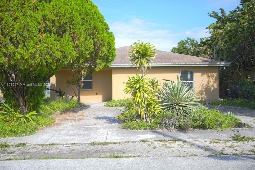 For Sale: $399,000 (3 beds, 2 baths, 1193 Square Feet)