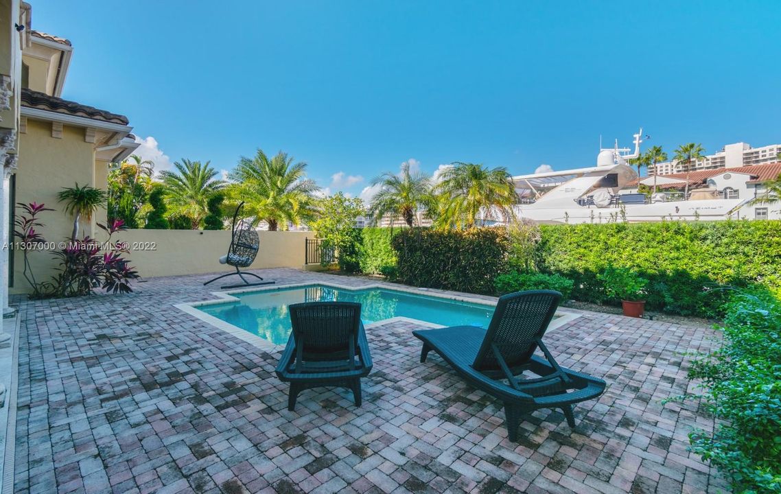 Recently Sold: $3,300,000 (5 beds, 5 baths, 4988 Square Feet)