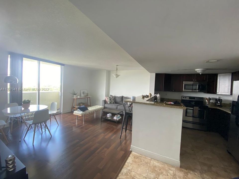 Recently Sold: $360,000 (1 beds, 1 baths, 770 Square Feet)