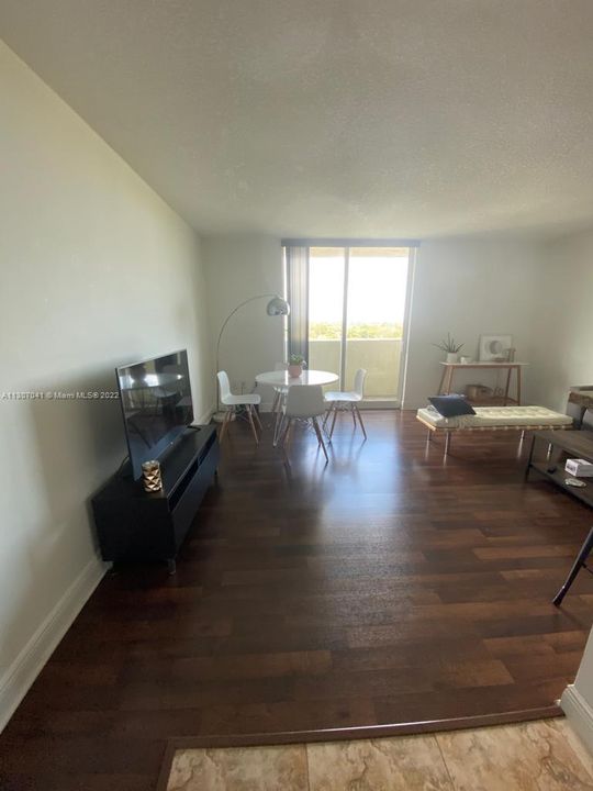 Recently Sold: $360,000 (1 beds, 1 baths, 770 Square Feet)