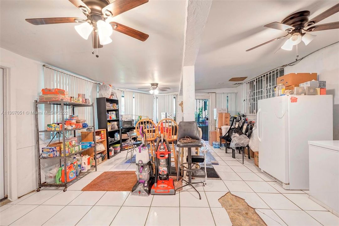 Recently Sold: $390,000 (3 beds, 1 baths, 2241 Square Feet)