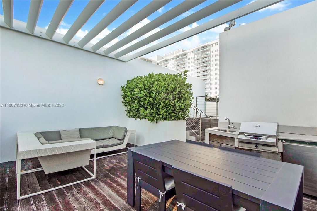 For Sale: $3,900,000 (2 beds, 2 baths, 1332 Square Feet)