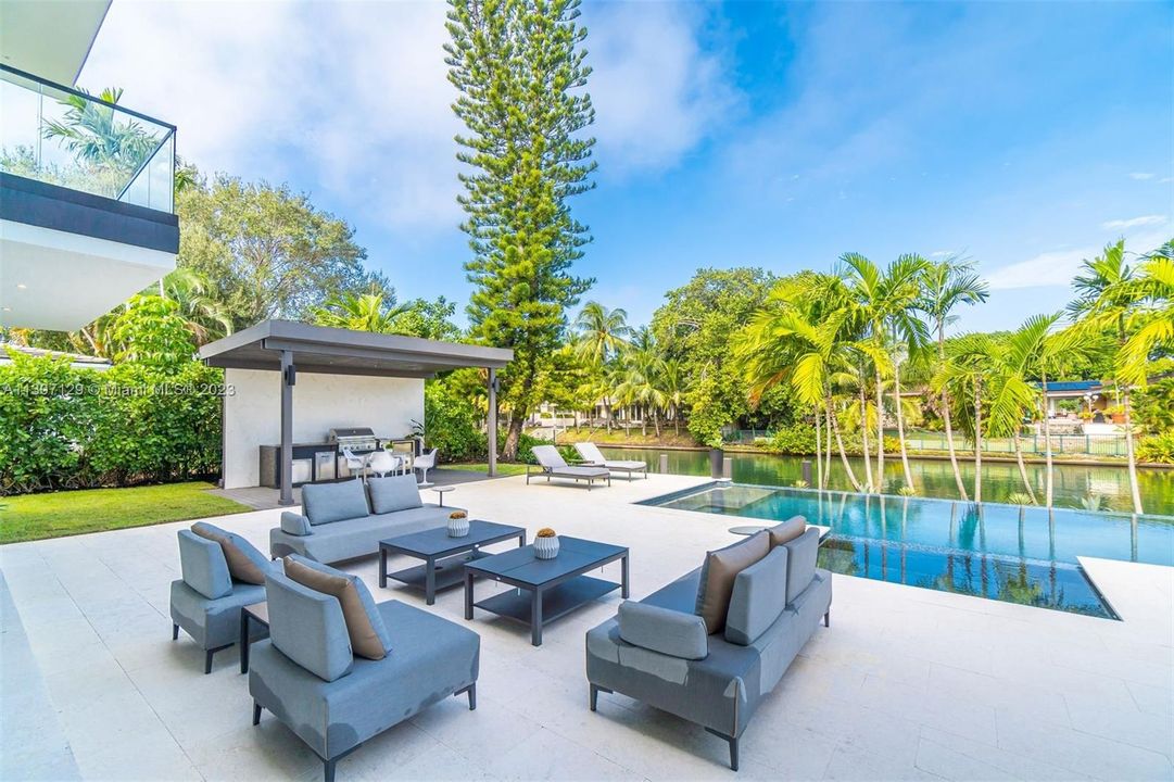 Recently Sold: $12,250,000 (5 beds, 5 baths, 4835 Square Feet)