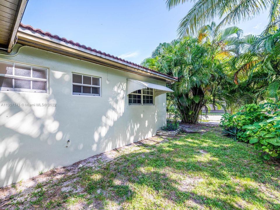 Recently Sold: $480,000 (3 beds, 2 baths, 1189 Square Feet)