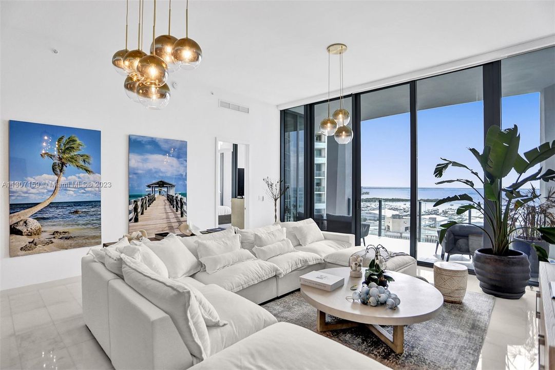 Recently Sold: $3,400,000 (2 beds, 2 baths, 2232 Square Feet)