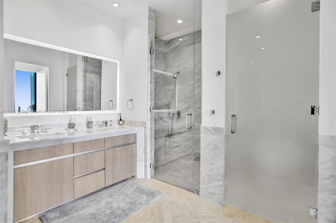 Recently Sold: $3,400,000 (2 beds, 2 baths, 2232 Square Feet)