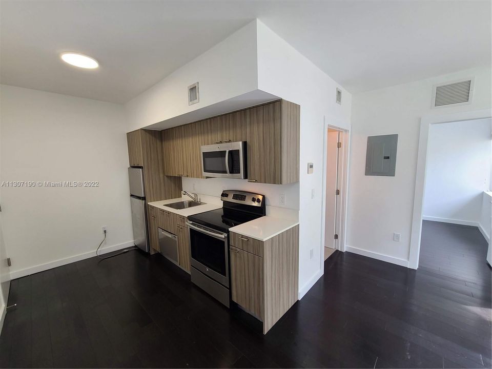 Recently Sold: $300,000 (1 beds, 1 baths, 504 Square Feet)