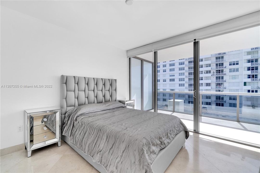 Recently Sold: $850,000 (1 beds, 1 baths, 833 Square Feet)