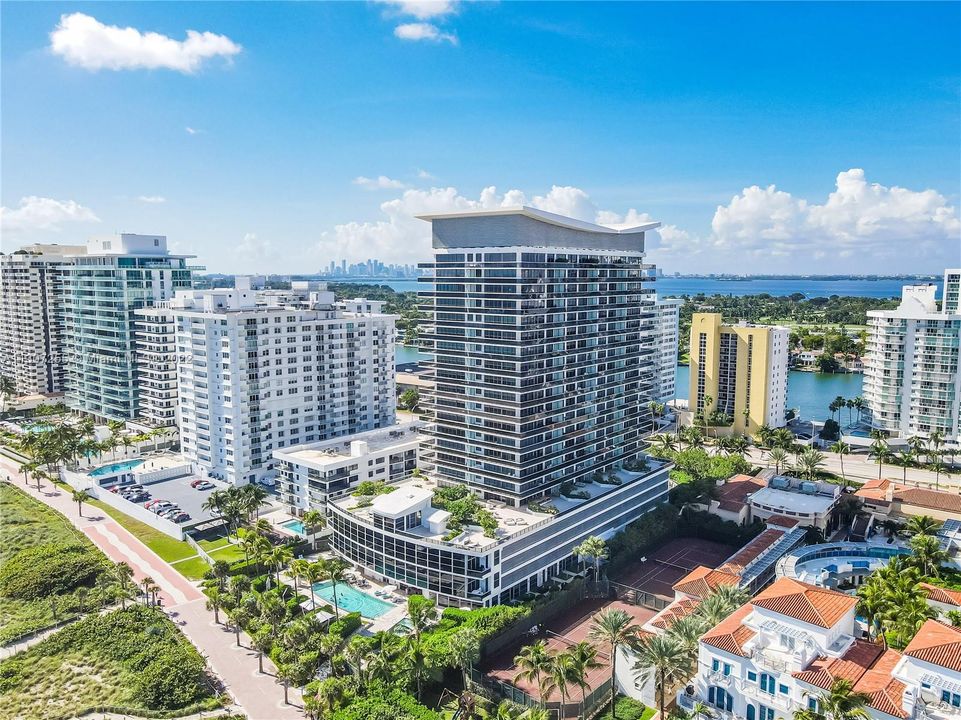 Recently Sold: $850,000 (1 beds, 1 baths, 833 Square Feet)