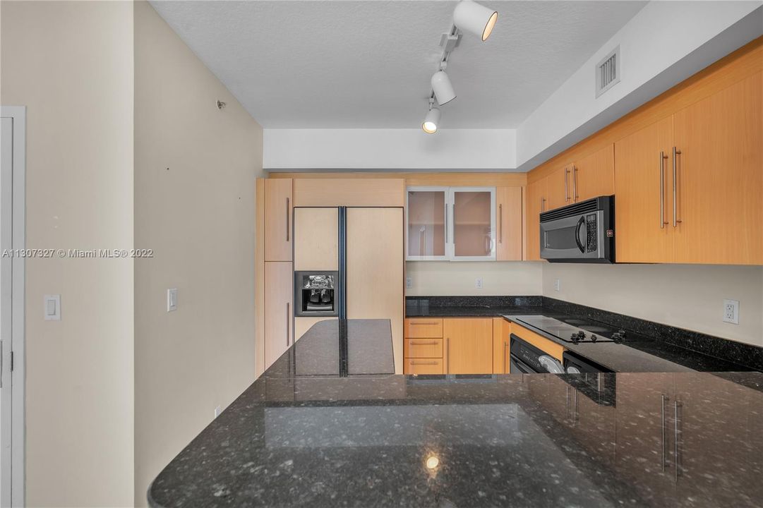 For Rent: $4,500 (2 beds, 2 baths, 1105 Square Feet)