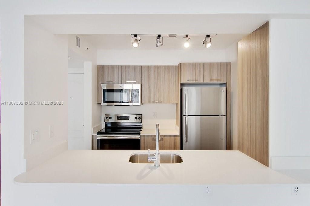For Rent: $2,869 (1 beds, 1 baths, 797 Square Feet)