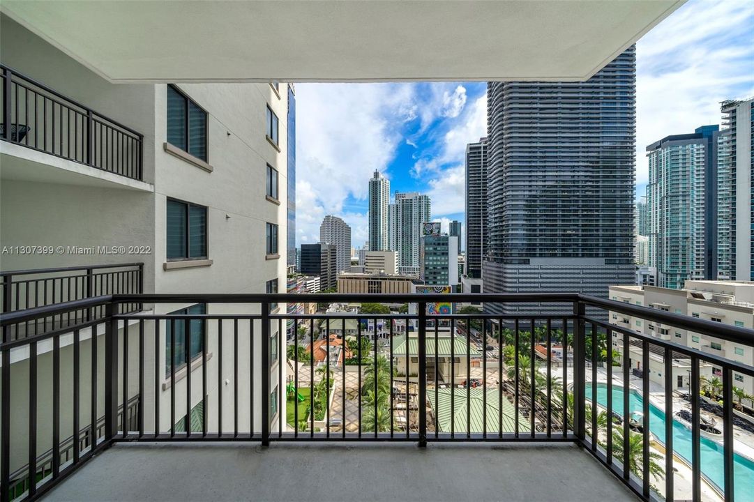 For Sale: $659,000 (2 beds, 2 baths, 1097 Square Feet)