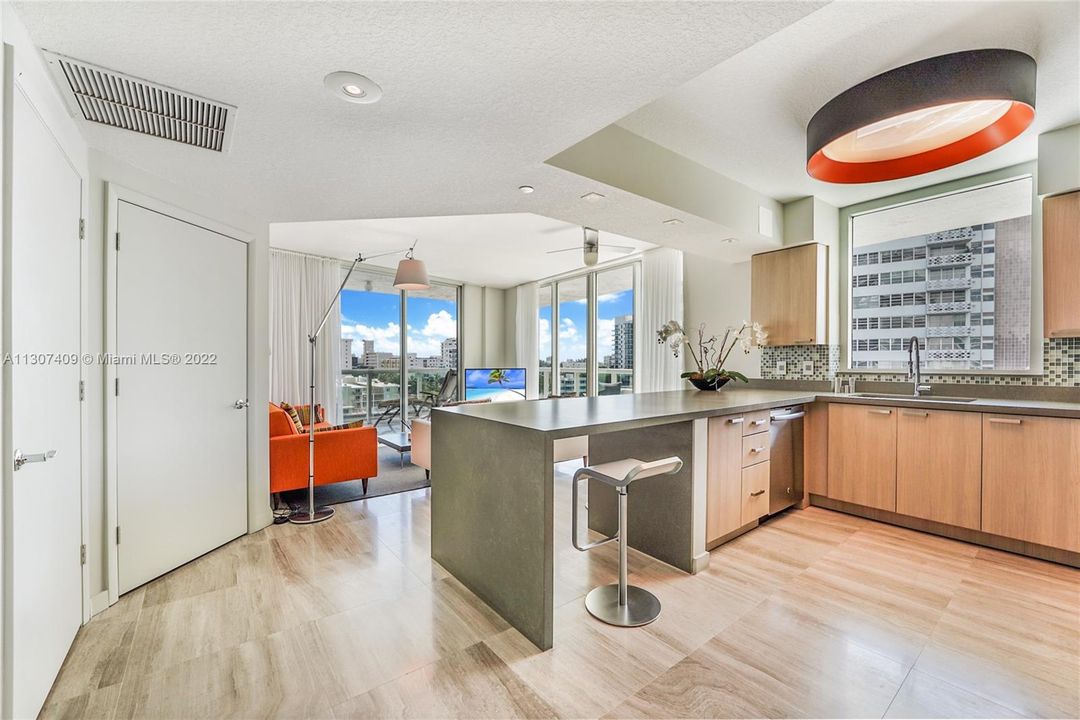 Recently Sold: $789,000 (1 beds, 1 baths, 850 Square Feet)
