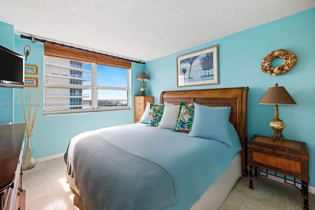 Recently Sold: $1,150,000 (2 beds, 2 baths, 1147 Square Feet)