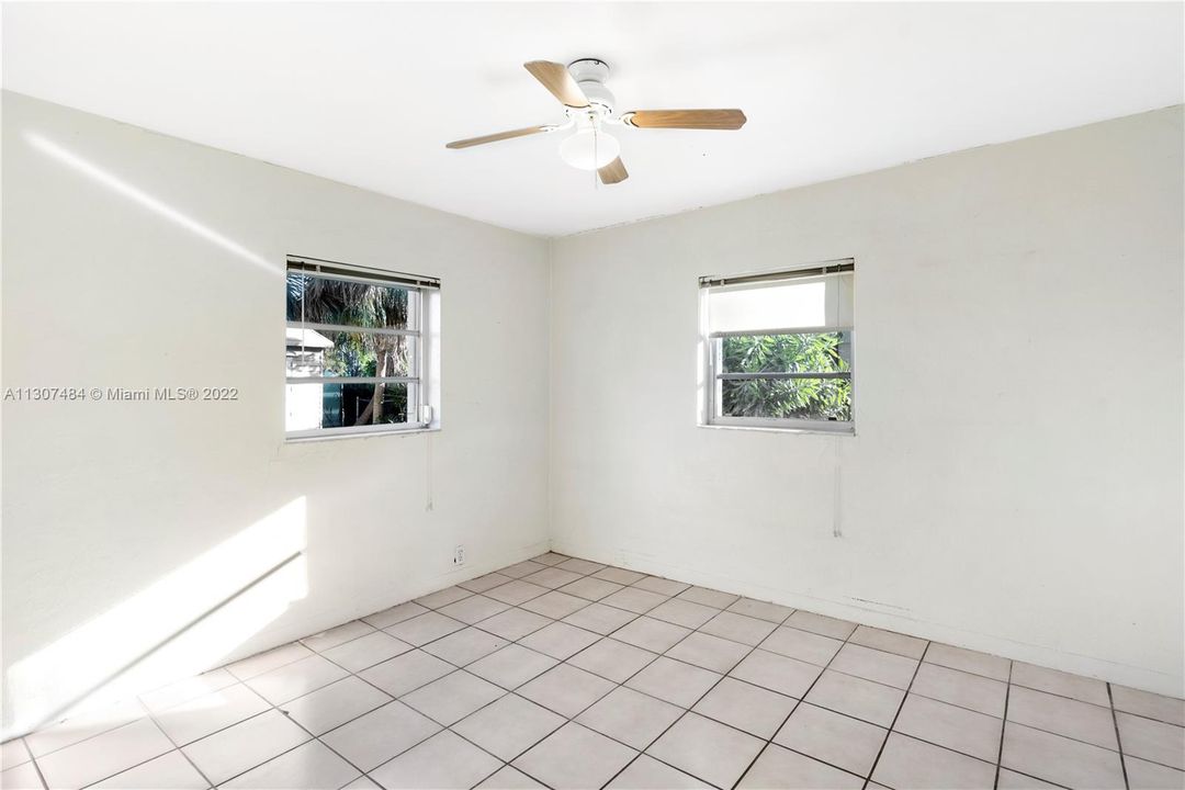 Recently Sold: $499,000 (3 beds, 2 baths, 1086 Square Feet)