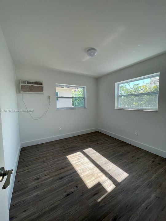 Recently Rented: $2,400 (2 beds, 1 baths, 860 Square Feet)