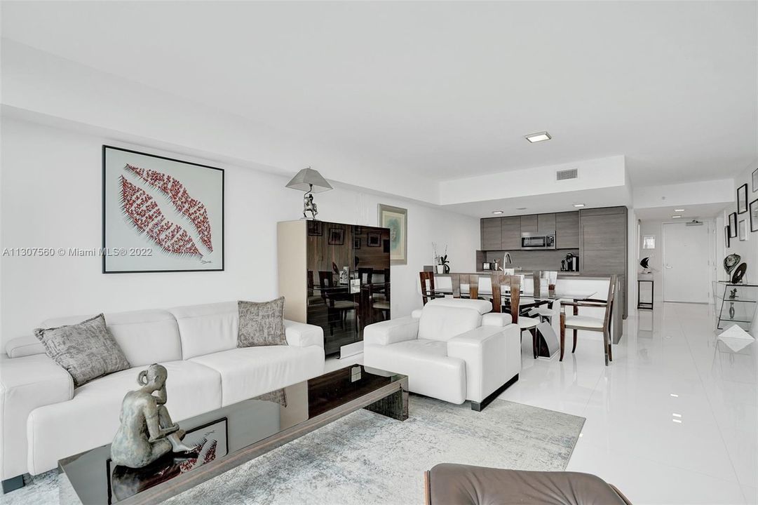 Recently Sold: $1,295,000 (3 beds, 3 baths, 1690 Square Feet)