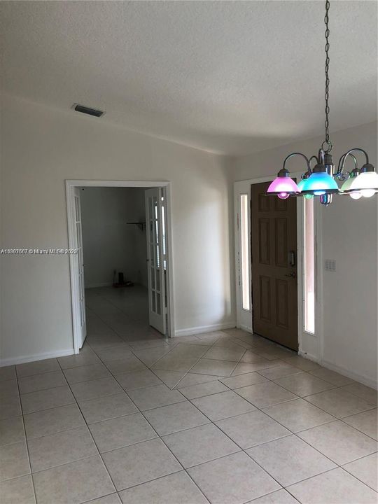 Recently Rented: $2,400 (3 beds, 2 baths, 2040 Square Feet)