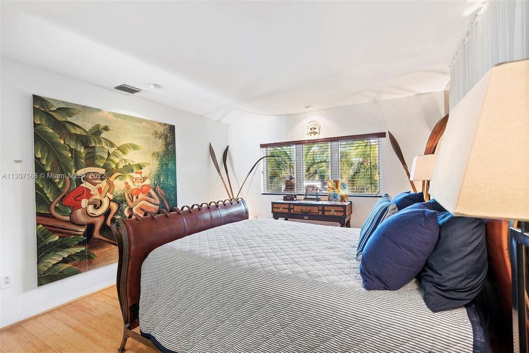 Recently Sold: $3,999,000 (3 beds, 2 baths, 2511 Square Feet)