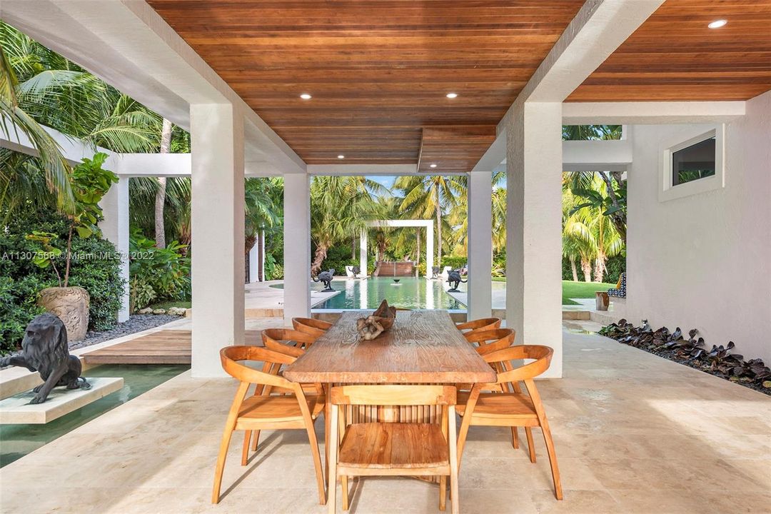 Recently Sold: $3,999,000 (3 beds, 2 baths, 2511 Square Feet)