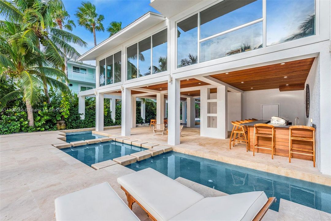 Recently Sold: $3,999,000 (3 beds, 2 baths, 2511 Square Feet)