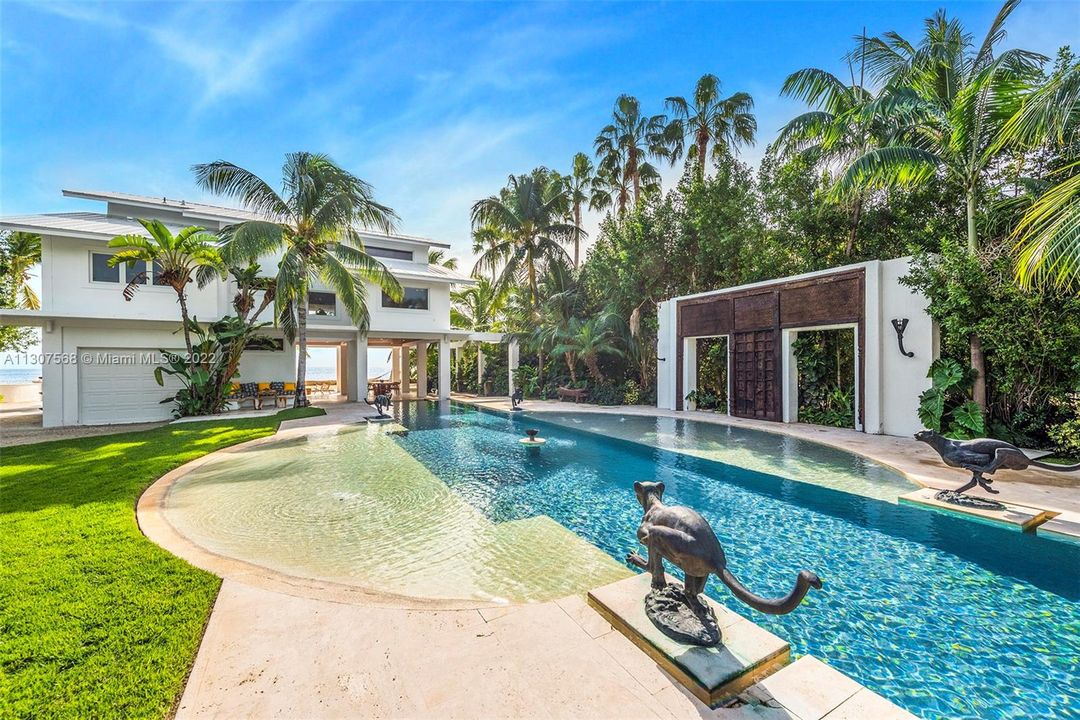 Recently Sold: $3,999,000 (3 beds, 2 baths, 2511 Square Feet)