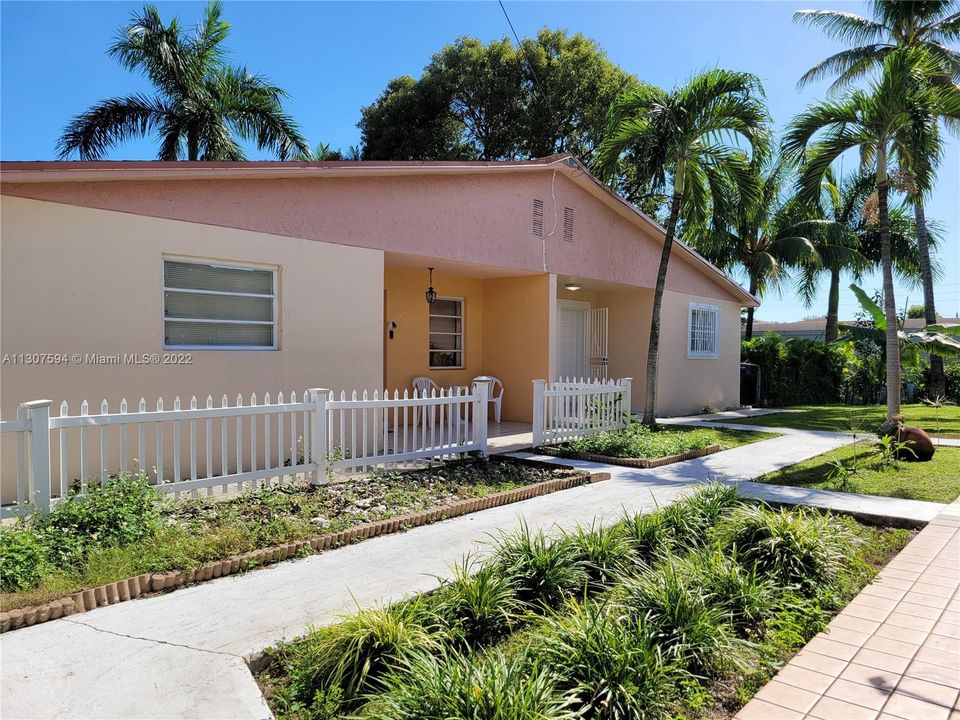 Recently Sold: $329,000 (3 beds, 2 baths, 1100 Square Feet)