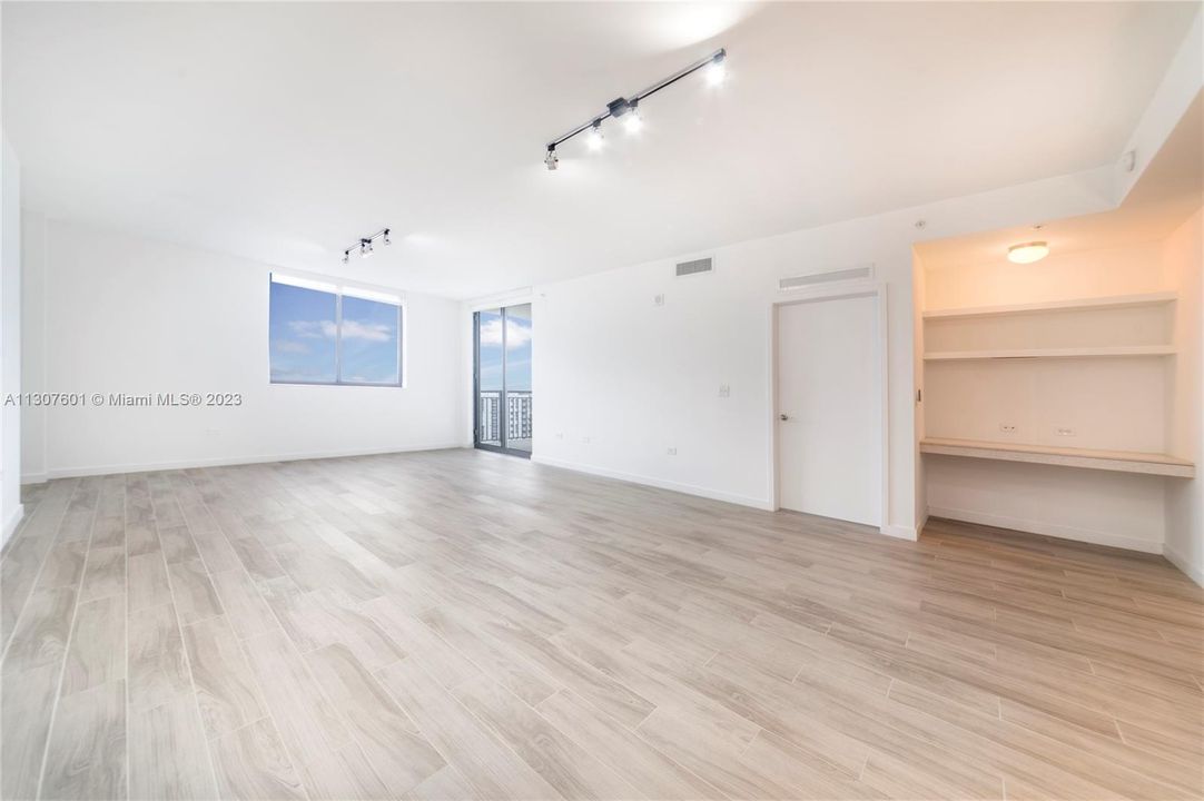 Recently Sold: $515,000 (1 beds, 1 baths, 945 Square Feet)
