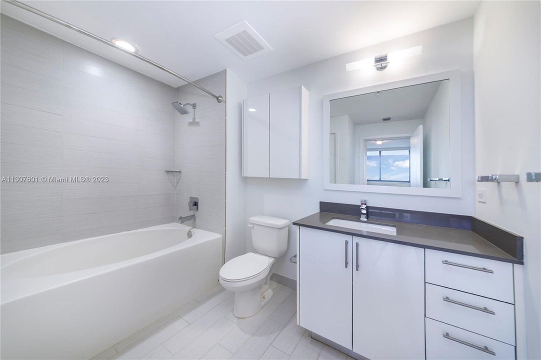 Recently Sold: $515,000 (1 beds, 1 baths, 945 Square Feet)
