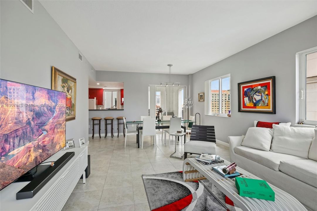 Recently Sold: $749,000 (2 beds, 2 baths, 1394 Square Feet)